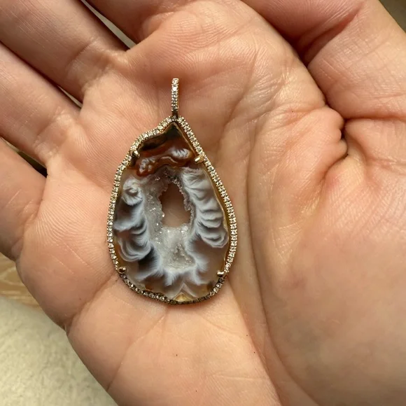 Elegant 14k Diamond Agate slice with Intricate Design